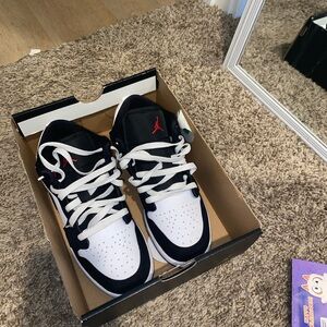 Jordan 1 Low SE Black and Gold